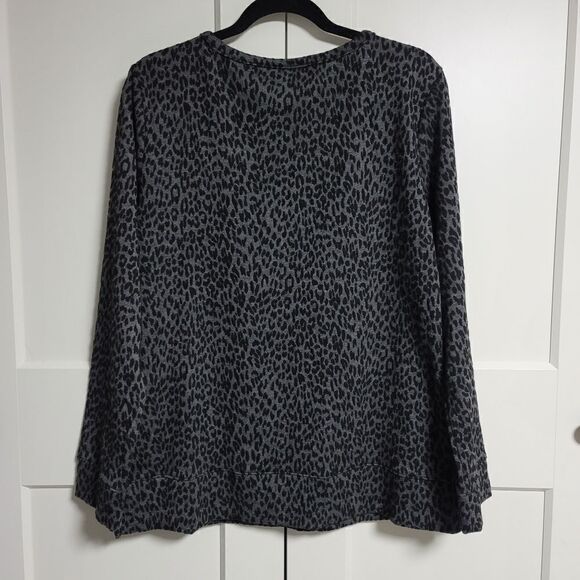 Liz Claiborne weekend long sleeve animal print sweatshirt large - Picture 5 of 6